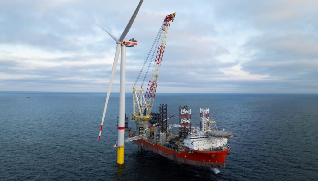 EnBW installs first He Dreiht turbine EnBW installs first He Dreiht turbine
