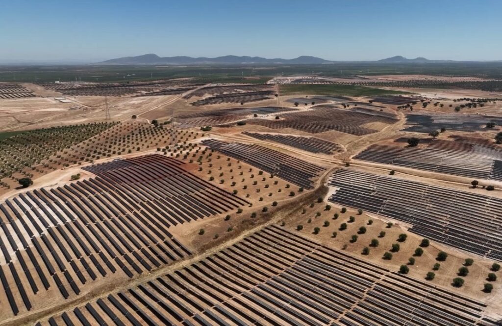 Acciona Energía powers up 125MWp Spanish solar site Acciona Energía powers up 125MWp Spanish solar site