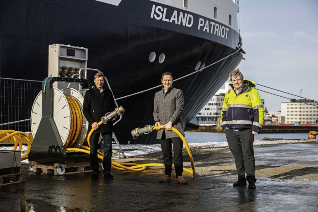 The well stimulation vessel Island Patriot connected yesterday to the newly established shore-to-ship power plant at the port of Esbjerg, Denmark using green power while it docks rather than conventional fossil-fuel power from its onboard diesel generator. The well stimulation vessel Island Patriot connected yesterday to the newly established shore-to-ship power plant at the port of Esbjerg
