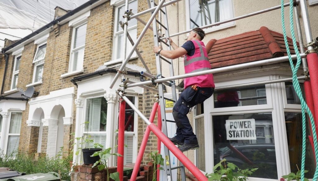 Octopus Energy completes first ‘solar street’ scheme Octopus Energy completes first 'solar street' scheme