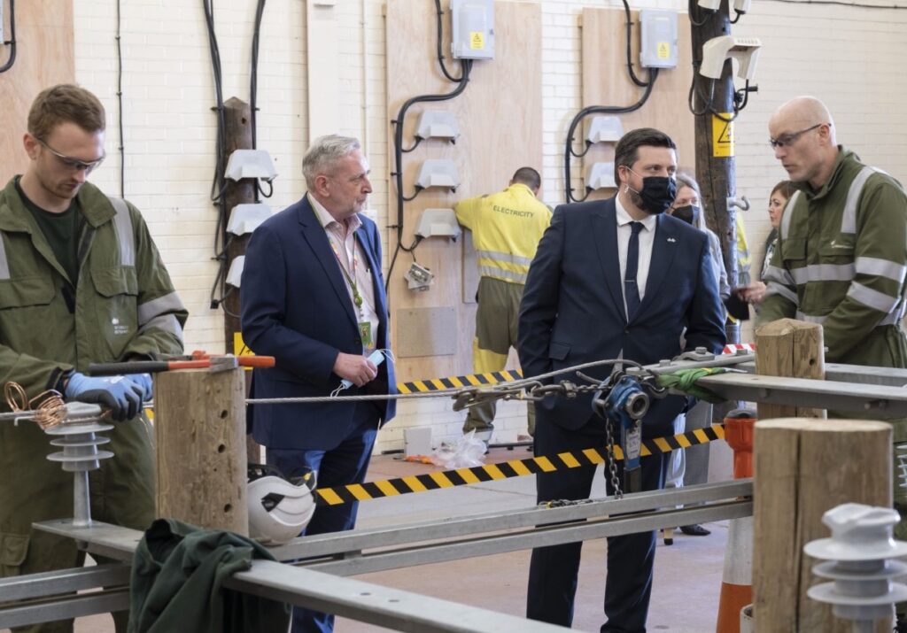 ScottishPower welcomes minister to its training centre ScottishPower welcomes minister to its training centre