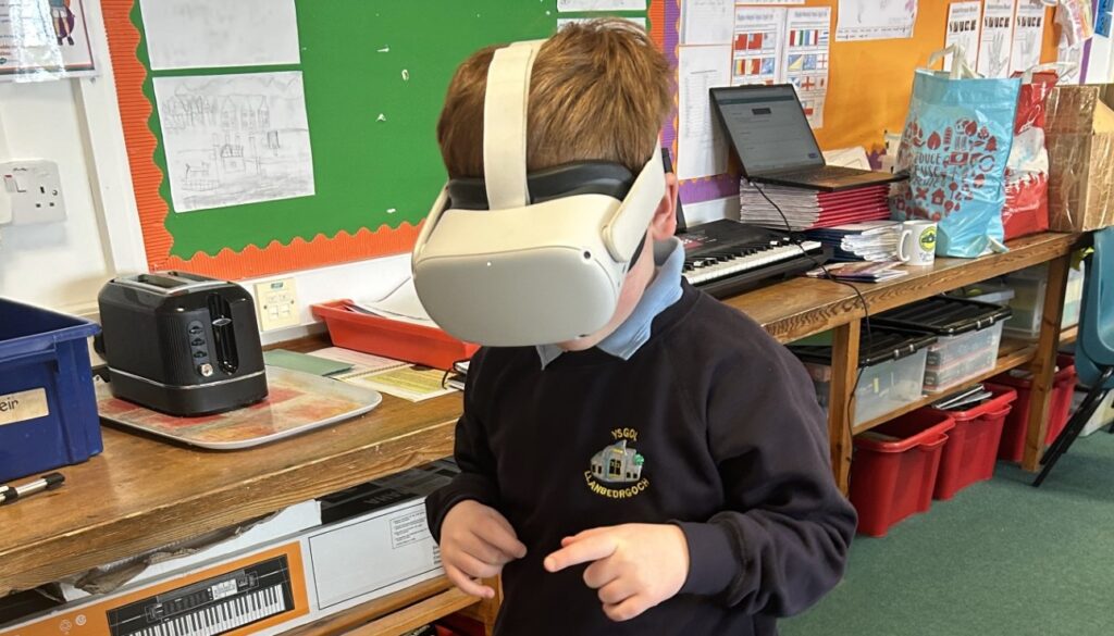 Pupils experience VR version of Welsh tidal project Pupils experience VR version of Welsh tidal project
