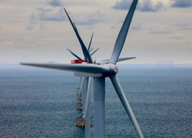 EDS carries out Horns Rev 1 cable tests Dunkirk dance for offshore trio