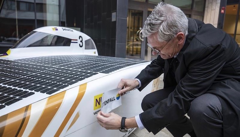 Vattenfall drives into Dutch solar race team Vattenfall drives into Dutch solar race team