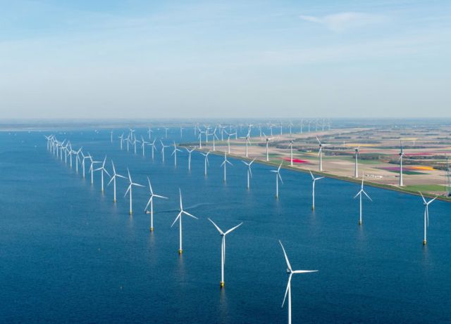 Corks pop at Westmeerwind