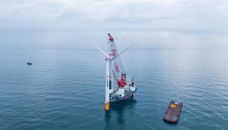 Guangdong Energy has installed the first turbine at its Zhuhai Jinwan offshore wind farm off Zhuhai City. The project will feature at total of 55 MingYang MySE5.5MW turbines when completed.